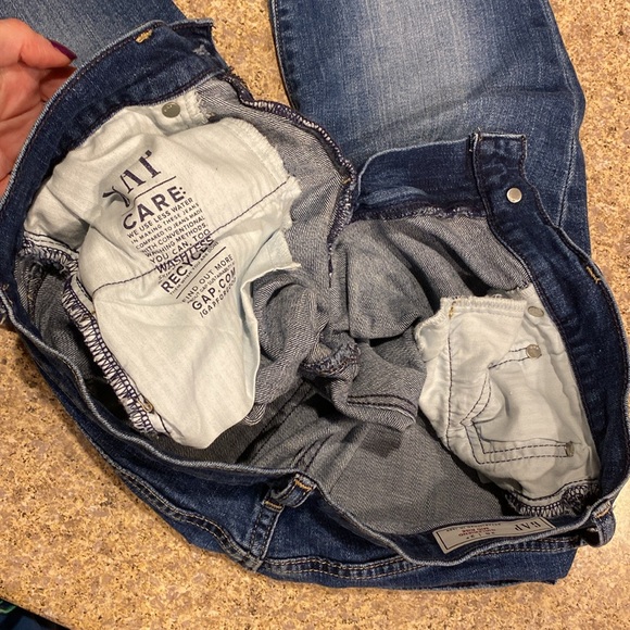 Gap Girlfriend Distressed Blue Jean Cropped Pants Unfinished Cuffs 26/2P Midrise - Picture 6 of 17